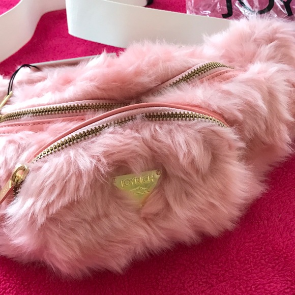 gucci fur fanny pack